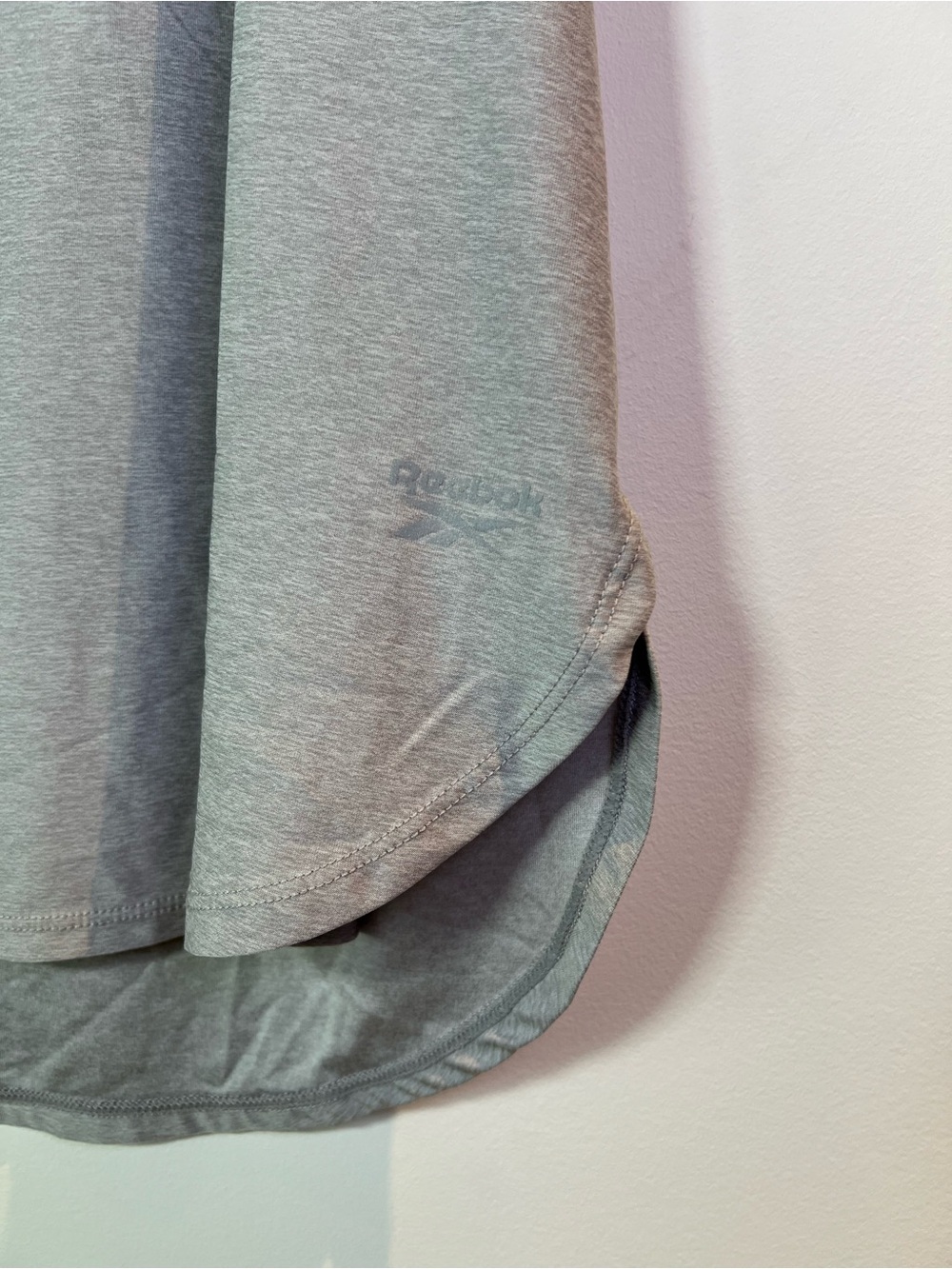 Reebok Women’s Large Grey Scoop Neck Performance Tee - Picture 2 of 7